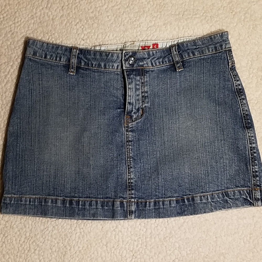 GUESS Jean's Mini Skirt Sz 26" Waist